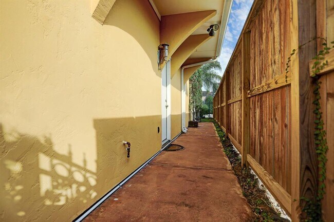 Building Photo - 704 Harborside Way