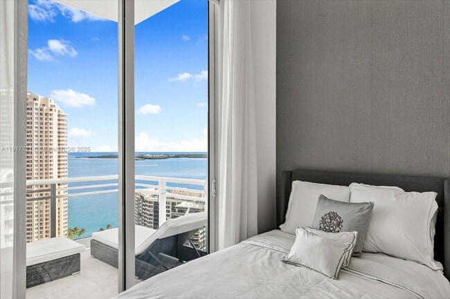 Building Photo - 900 Brickell Key Blvd