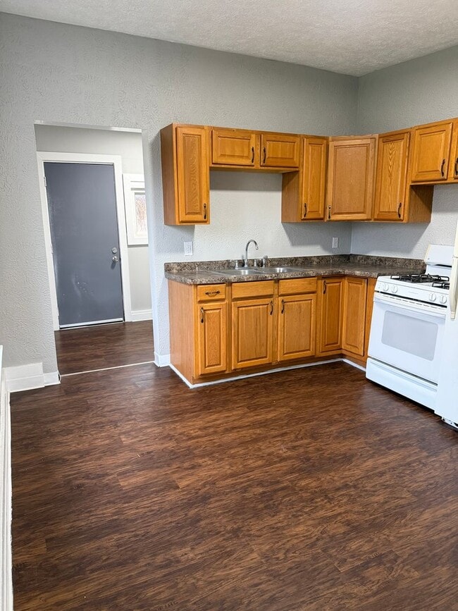 Building Photo - 1801 3rd St SE