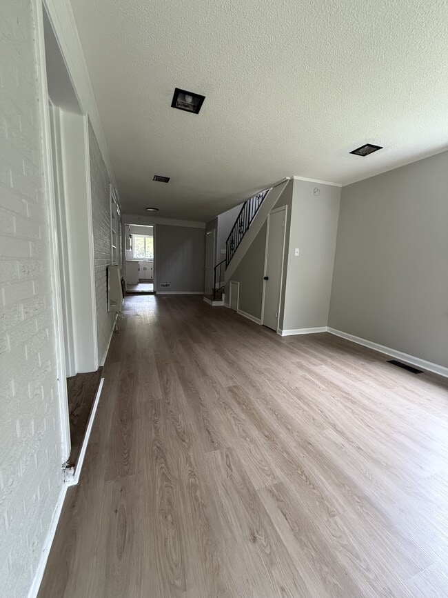 Building Photo - 405 Tyus St