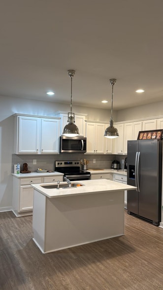 Building Photo - 365 Lorien Way