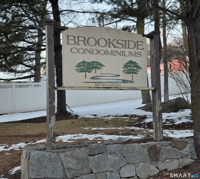 Building Photo - 7 Padanaram Rd