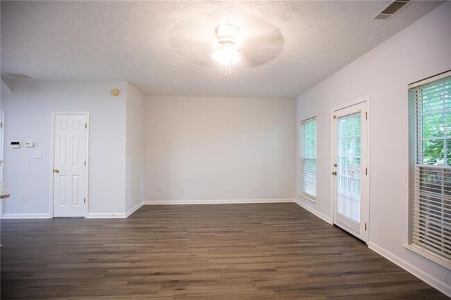 Building Photo - 649 Kenridge Dr