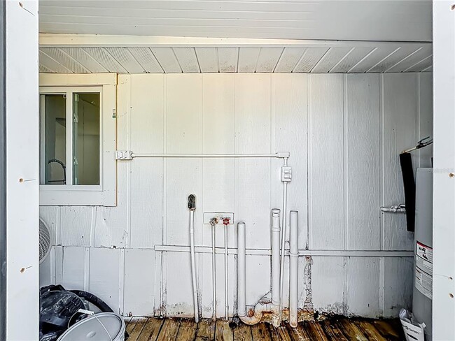 Building Photo - 317 Jessica St S