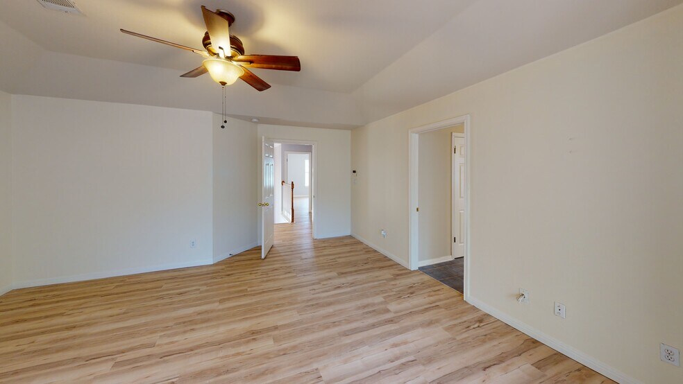 Building Photo - 15224 Calaveras Dr