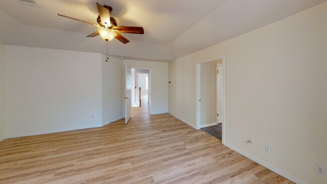 Building Photo - 15224 Calaveras Dr