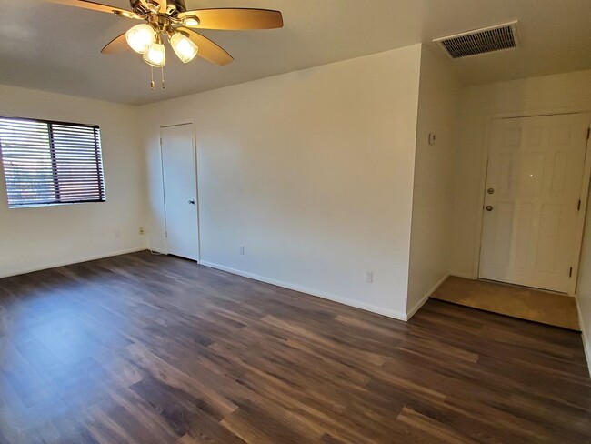 Building Photo - 3 bedroom with mother in law suite/ home o...