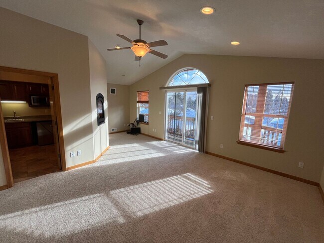 Building Photo - Spacious 3 Bed/3.5 Bath Home with Two Prim...