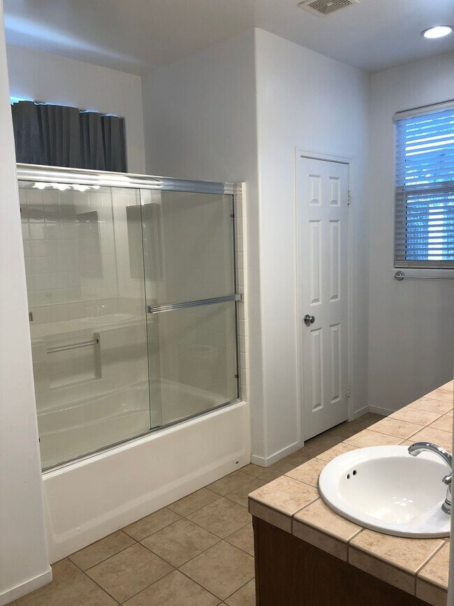 Building Photo - Available Now - Well-Maintained Home for Rent