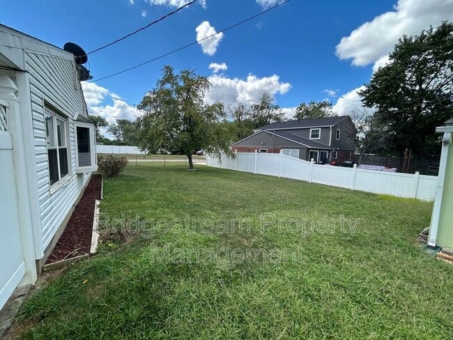 Building Photo - 7281 Klyemore Dr