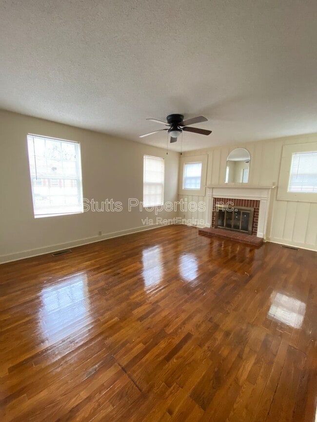 Building Photo - 414 Plum St