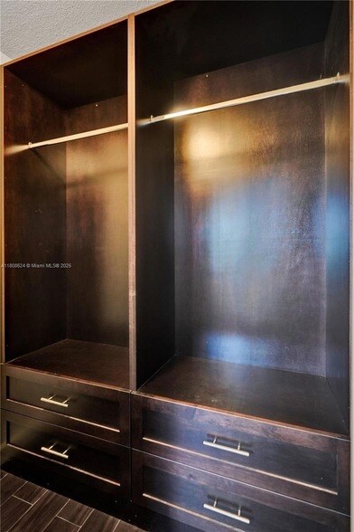 Building Photo - 3100 NE 56th Ct