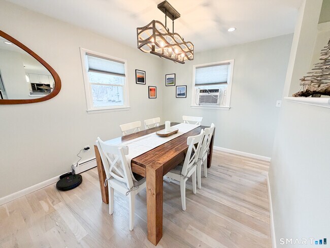 Building Photo - 945 E Broadway