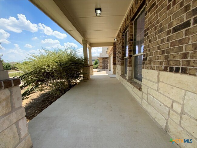 Building Photo - 5586 Perdita Dr