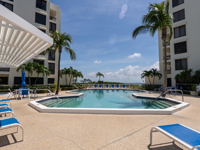 Building Photo - One of Longboat Key’s premier waterfront c...