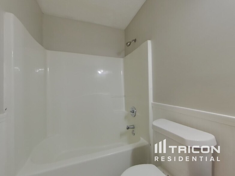 Building Photo - 3272 Greenhill Ct