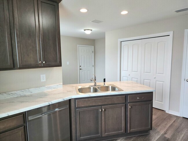 Building Photo - Corner lot 3/2 home in Elberta