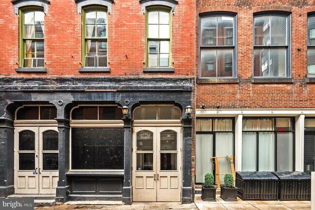 Building Photo - 36 Strawberry St