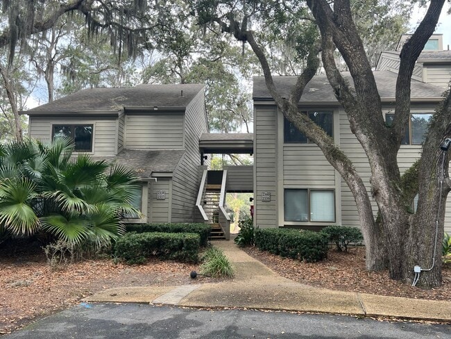 Building Photo - Half Off First Full Month's Rent! Unfurnis...