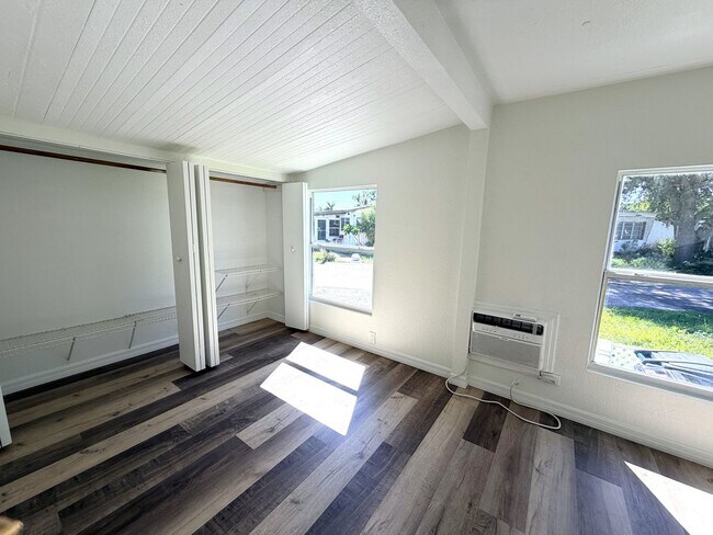 Building Photo - 102 Lantern Pl