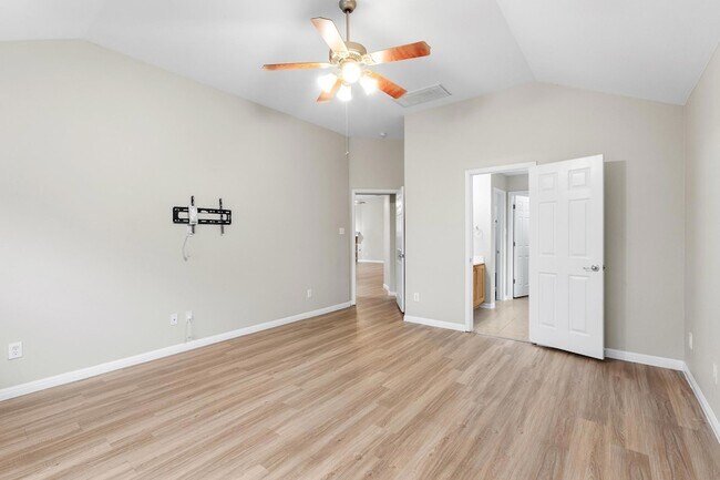 Building Photo - 2205 Speidel Dr