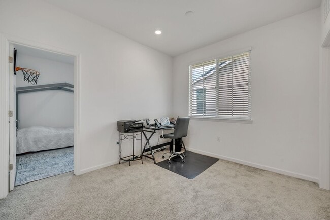 Building Photo - 9310 Mystic Lake Alley