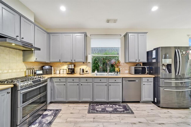 Building Photo - 7107 Cornflower Ln