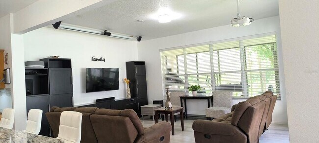 Building Photo - 8674 Abbotsbury Dr