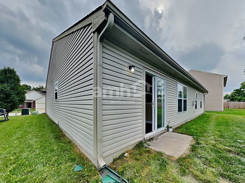 Building Photo - 7864 Fox Glen Dr