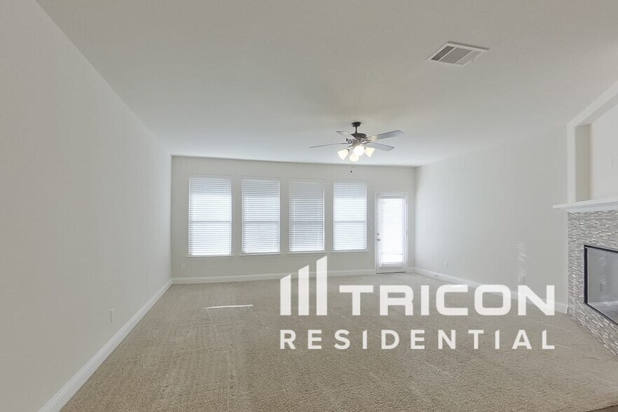 Building Photo - 208 Melody Wy