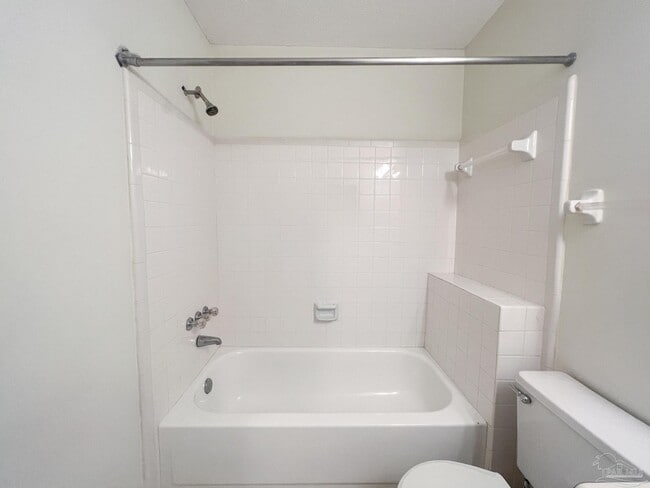 Building Photo - 4456 Bellview Ave