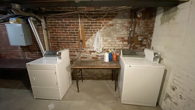 Building Photo - 608 Tremont St