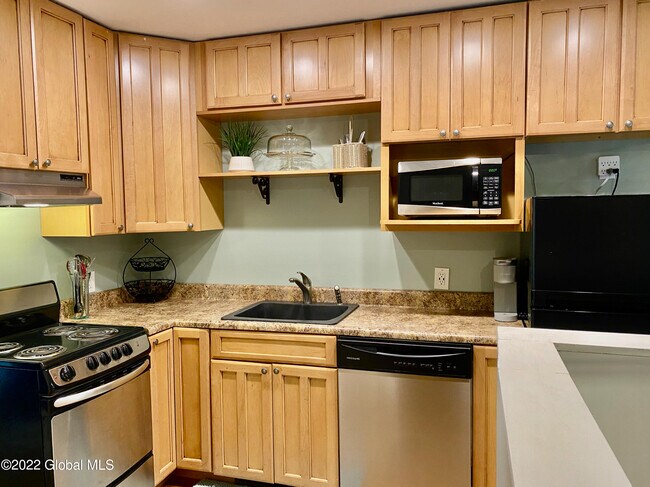 Building Photo - 4 Corinne Ct