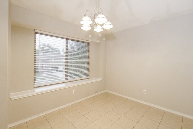 Building Photo - 1345 Jasmine Dr