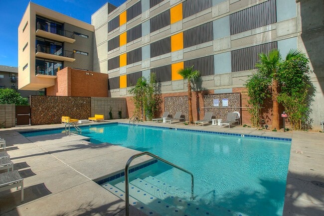 Building Photo - Highrise 1 Bedroom at Portland on the Park