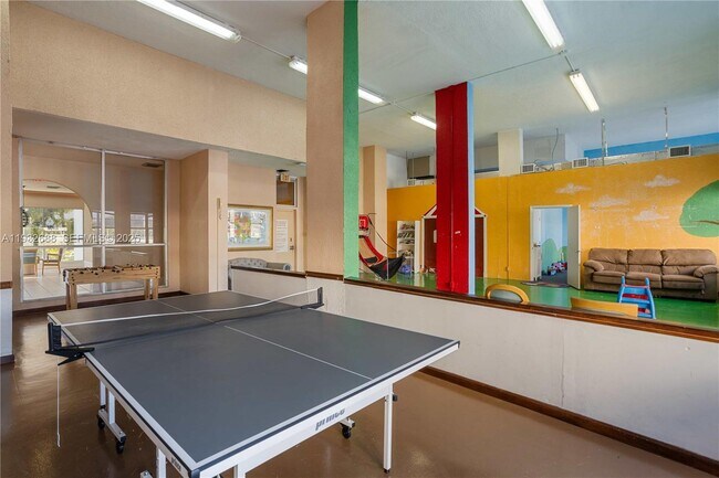 Building Photo - 18051 Biscayne Blvd