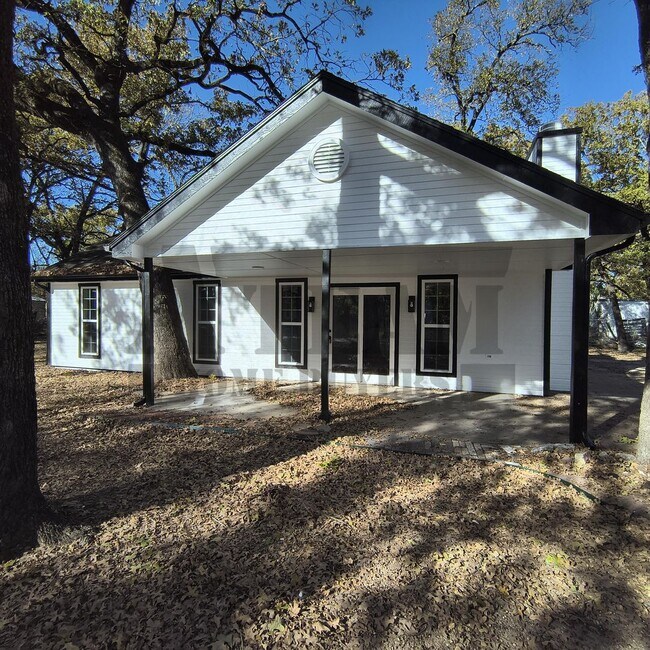 Building Photo - Fully remodeled 4-bedroom, 2-bathroom home