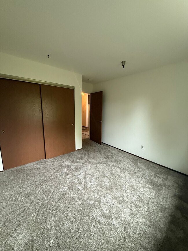 Building Photo - 206 Vista Prieta Ct