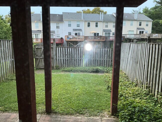 Building Photo - Very clean and well maintained 3BR 2 full ...