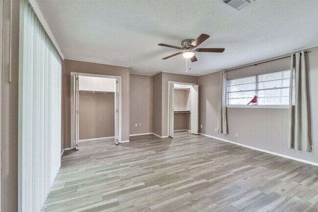 Building Photo - 23807 Red Oak Dr