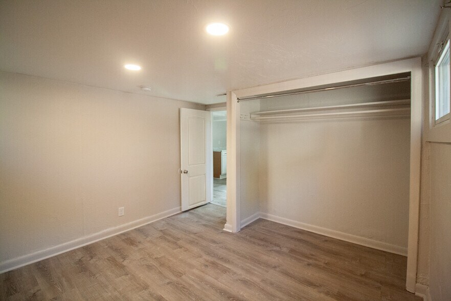 Building Photo - 2105 8th Ave