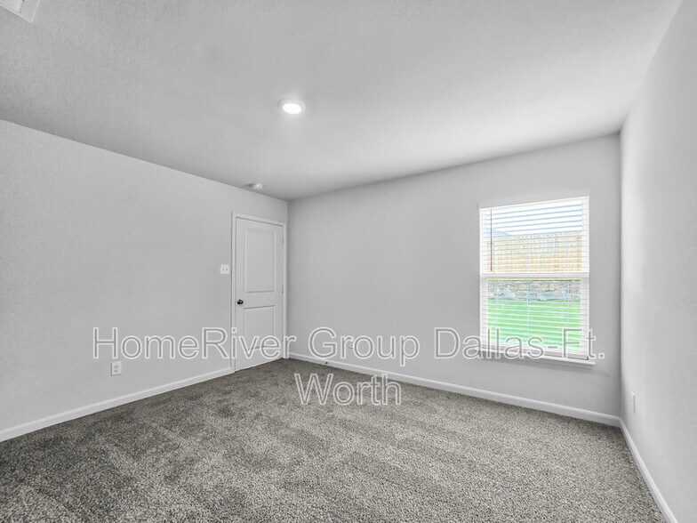 Building Photo - 427 Condie Russell Ave