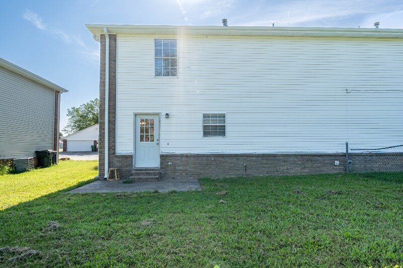 Building Photo - 2402 S 16th St