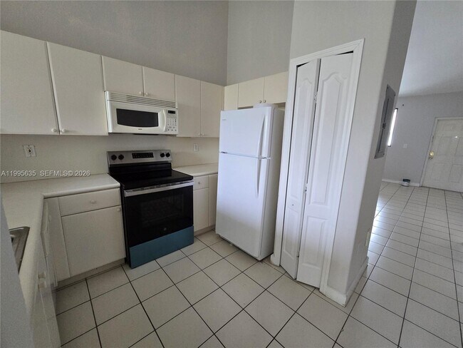 Building Photo - 2903 SE 17th Ave