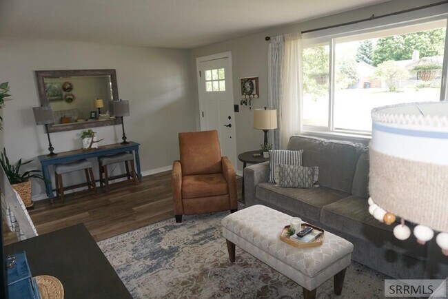 Building Photo - 613 Sykes Dr