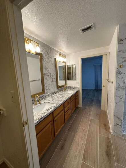 Building Photo - 10410 N Cave Creek Rd