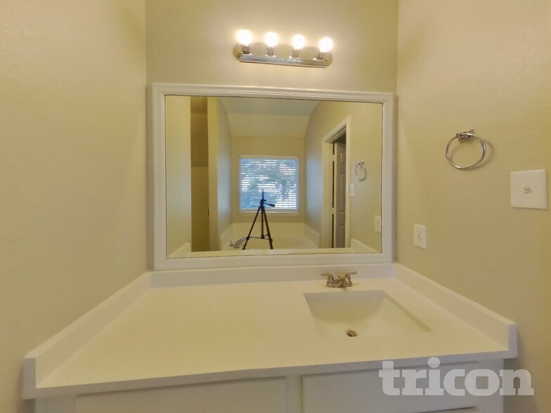 Building Photo - 8919 Wild Rose Ln