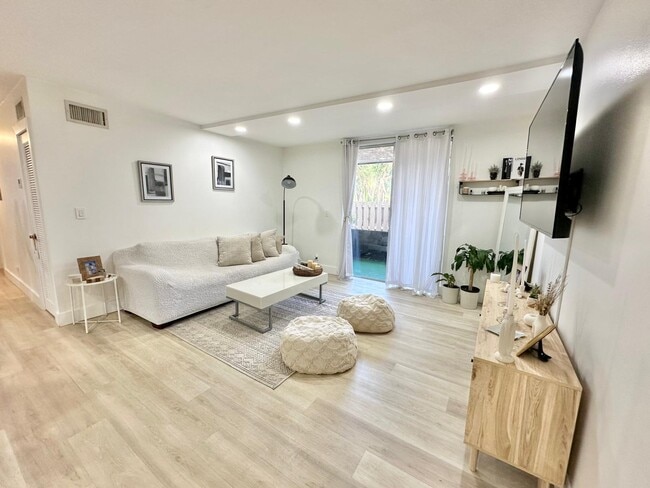 Building Photo - 1271 NW 13th St