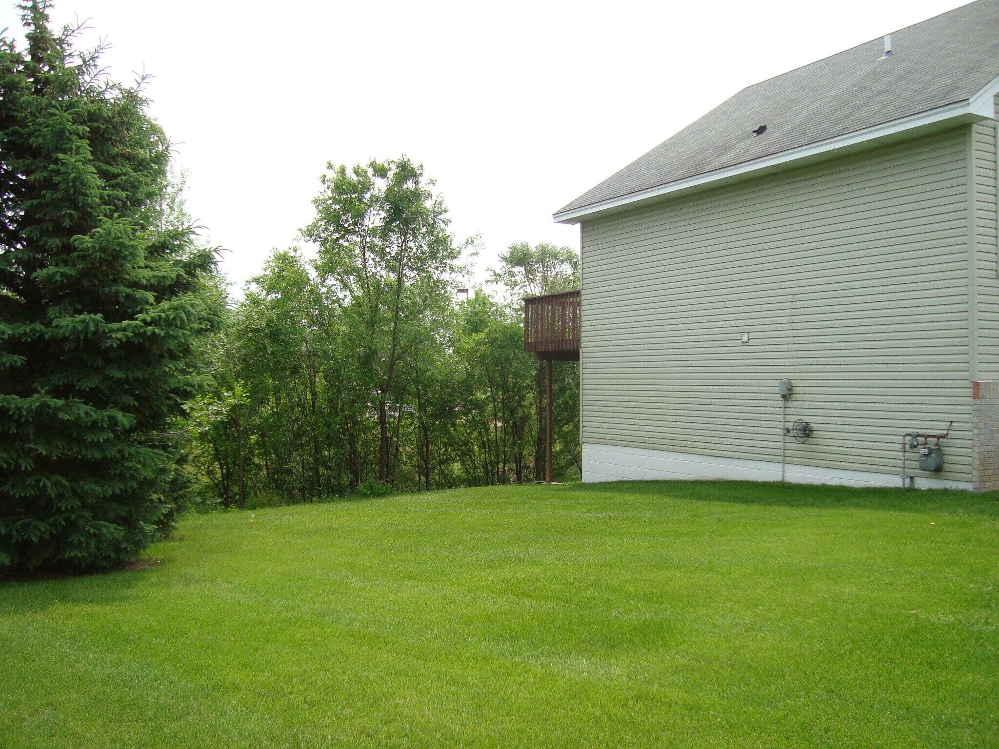 Side yard - 23181 Dakotah St NW