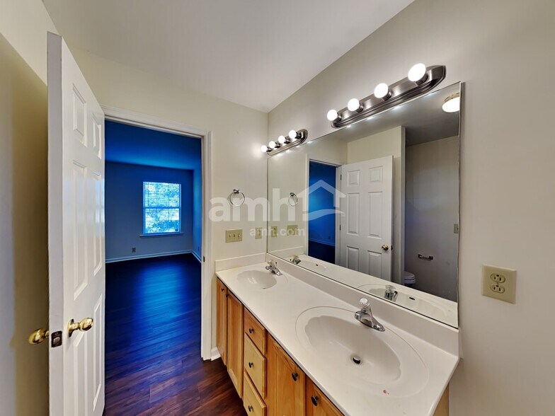 Building Photo - 6337 Willow Oak Dr